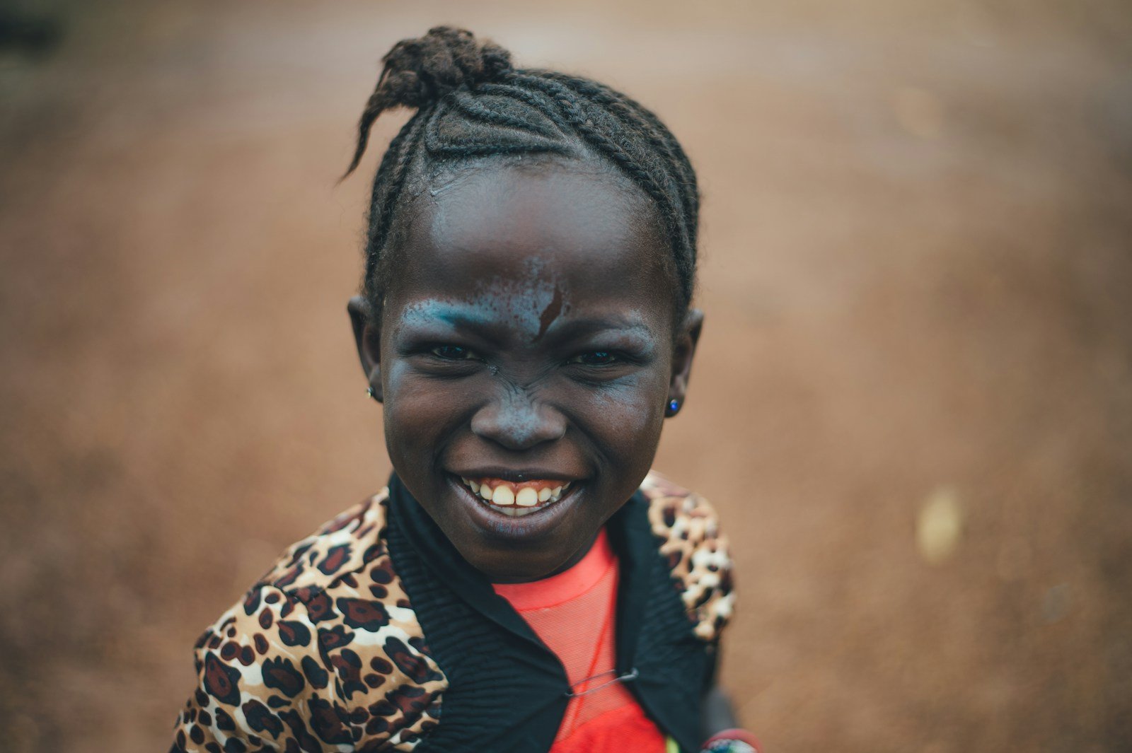 Portrait illustratif d'une enfant souriante — photo Annie Spratt, Unsplash